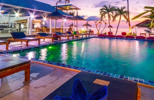 Koh Lan Ski Chalet | Bungalow Near by Beach El Pillax Lanta Resort