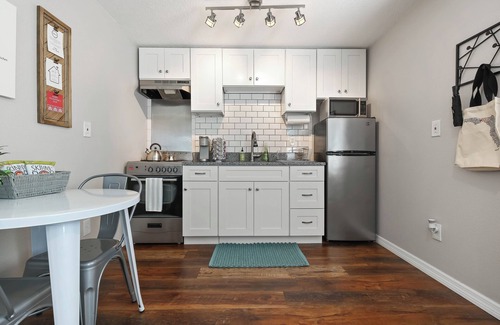 North Orange Apartment | Bungalow Near Downtown Orlando, Winter Park, Major Hospitals, and Disney!