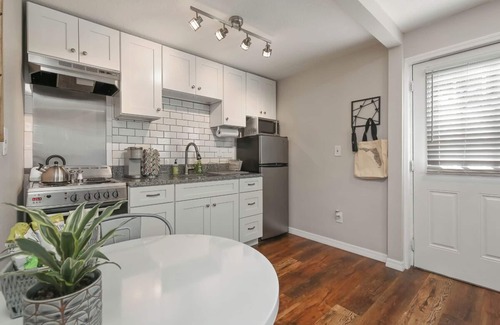 North Orange Apartment | Bungalow Near Downtown Orlando, Winter Park, Major Hospitals, and Disney!