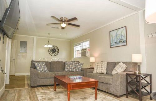 Grand Bay House | Bungalow near Main Street - #2