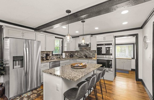 Inglewood House | Bungalow near Opry & Dtwn Deck
