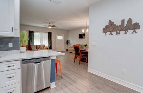 Ybor City House | ♪Bungalow of Soul♬6 King Beds Nxt②Dwntwn w/Balcony Outdoor Seating