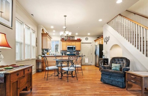 Enumclaw House | Bungalow on Porter St~ Walk to Downtown Enumclaw-Pets Ok!