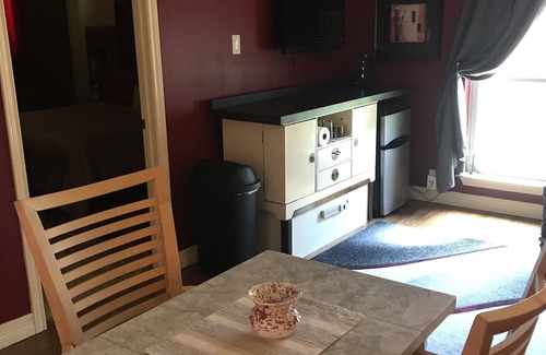 Northside Apartment | Bungalow on the Bayou with No Extra Cleaning Fees!
