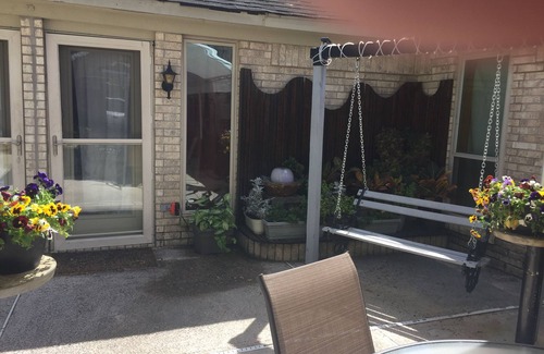 Northside Apartment | Bungalow on the Bayou with No Extra Cleaning Fees!