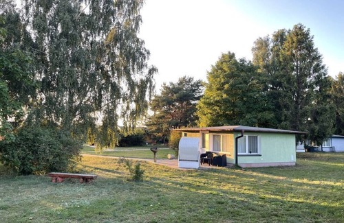 Kamminke House | Bungalow on the lagoon with terrace relaxation