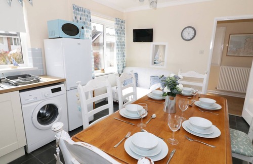 Fishguard House | BUNGALOW, pet friendly, country holiday cottage in Fishguard