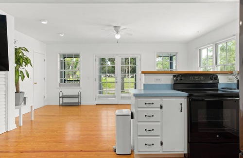 Sanford Apartment | Bungalow Retreat 1 mile from Historic Downtown
