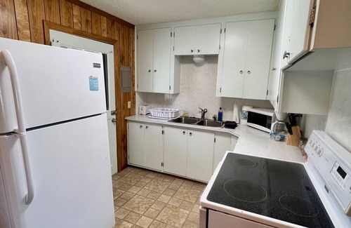 Seeley Lake House | Bungalow @ Seven Timbers-Family retreat in beautiful setting with lake access