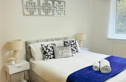 Wistow House | Bungalow - Sleeps 6 - Garden - Wheelchair Access