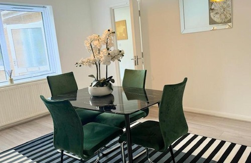 Wistow House | Bungalow - Sleeps 6 - Garden - Wheelchair Access