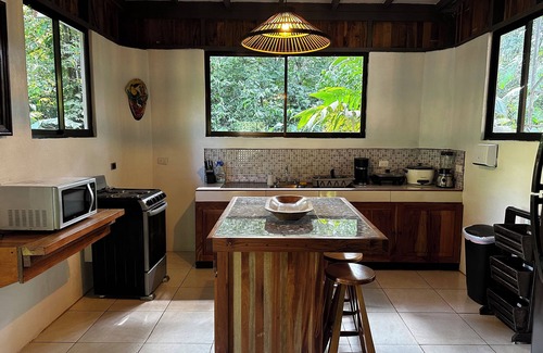Palma House | Bungalow style house, 5 min from the beach and close to Corcovado National Park.
