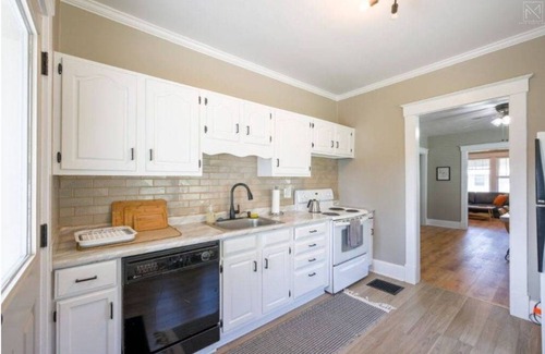 Ludlow House | Bungalow style house, 10 min to downtown Cincy and 5 min to hiking trails!