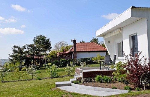 Altefaehr House | Bungalow 'Sundblick' with Sea View, Private Terrace and Wi-Fi