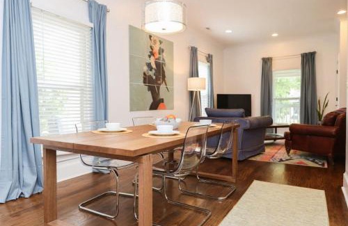 Villa Heights House | Bungalow & Tiny Guest House with Private Fenced Yard