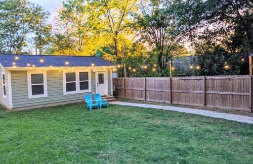Villa Heights House | Bungalow & Tiny Guest House with Private Fenced Yard