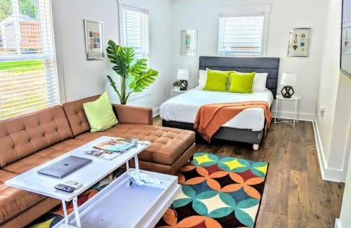 Villa Heights House | Bungalow & Tiny Guest House with Private Fenced Yard