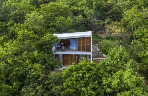 Huautlco House | Bungalow to Wake Up to Ocean Views and Unforgettable Sunsets