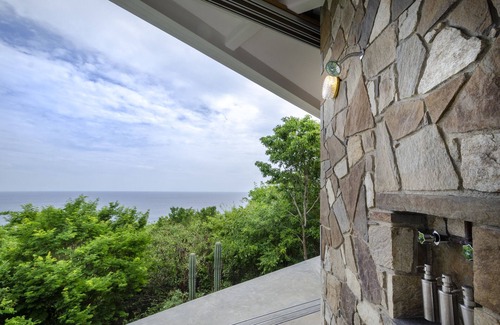 Huautlco House | Bungalow to Wake Up to Ocean Views and Unforgettable Sunsets