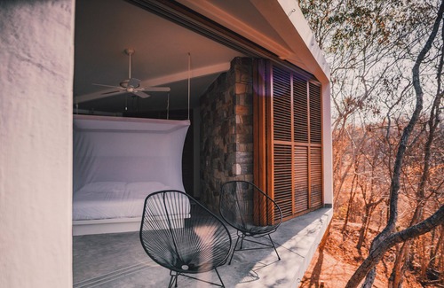 Huautlco House | Bungalow to Wake Up to Ocean Views and Unforgettable Sunsets