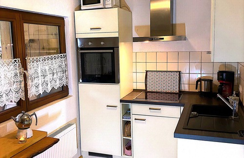 Templin House | Bungalow 'Urlaubsoase Am Bruchsee' with Lake View, Private Terrace and Private Garden