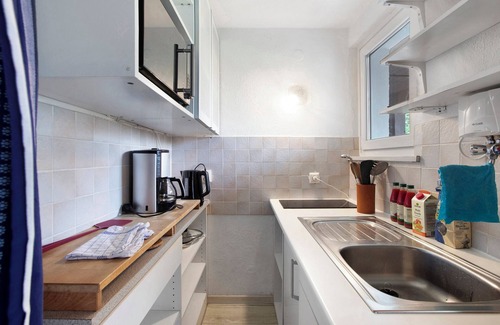 Grafenhausen House | Bungalow 'Uschi' with Private Terrace, Shared Garden and Wi-Fi