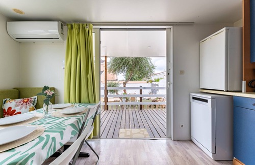 Pinos de Alhaurin House | Bungalow 'Villa Aleo Solo Familias' with Mountain View, Wi-Fi and Air Conditioning