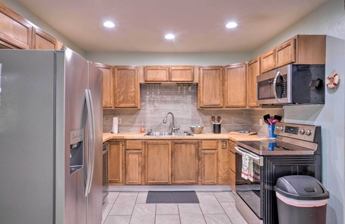 Smith River House | Bungalow w/Wraparound Deck - 8 Mi to Brookings