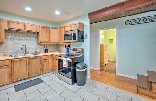 Smith River House | Bungalow w/Wraparound Deck - 8 Mi to Brookings
