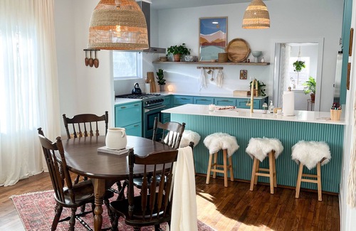 Norman House | Bungalow walking distance to Norman's downtown Main Street