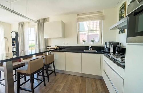 Uitdam House | Bungalow with 2 bedrooms, 2 bathrooms and a sauna
