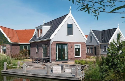 Uitdam House | Bungalow with 3 bedrooms, 2 bathrooms and a sauna