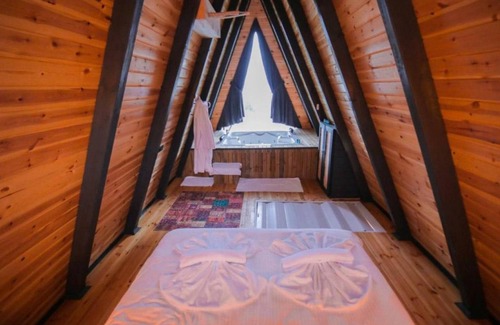 Ilmiye Apartment | Bungalow with Jacuzzi and Private Pool in Sapanca