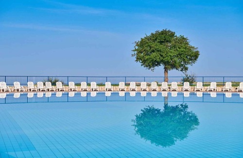 Katoro House | Bungalow with outpool