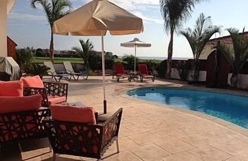 Ayia Thekla House | Bungalow with Private Pool and Garden, Seaside