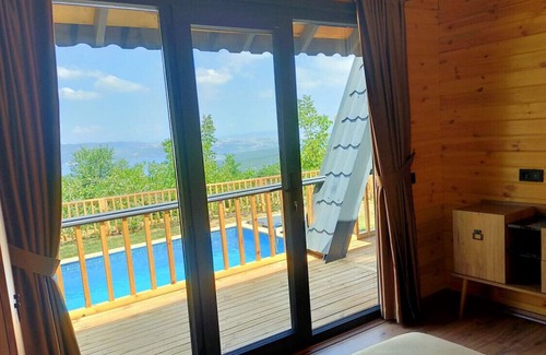 Sapanca Ski Chalet | Bungalow with Private Pool and Backyard in Sapanca