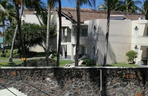 Quatre Cocos House | Bungalow with sea frontage