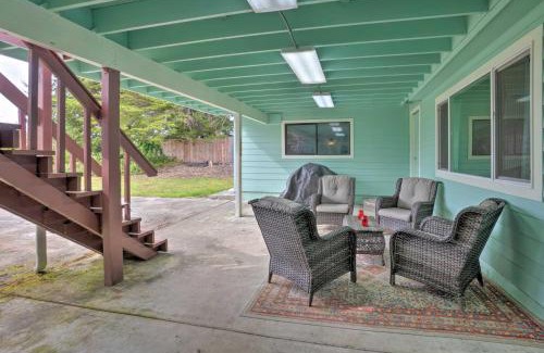 Smith River House | Bungalow with Wraparound Deck - 8 Mi to Brookings