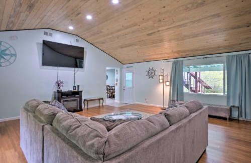 Smith River House | Bungalow with Wraparound Deck - 8 Mi to Brookings