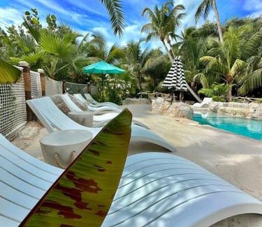 Sugarloaf Key House | Bungalows Beach Rental Key West - Lighthouse