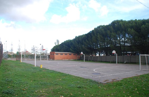 Getafe RV Rental | Bungalows Camping Alpha Madrid