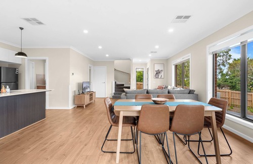 Croydon Villa | Bungunyah Apartments: 2 Bedroom Yarrabee Villa