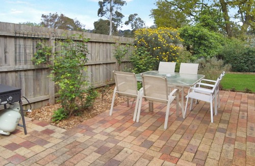 Croydon Villa | Bungunyah Apartments: Cotton