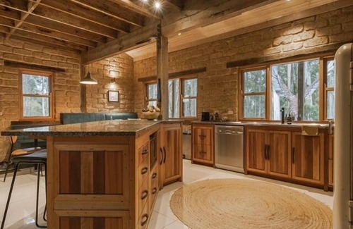 Tolmie House | Bunjil Hideaway - 'Cosy Winter Getaway - Beautiful Oasis'