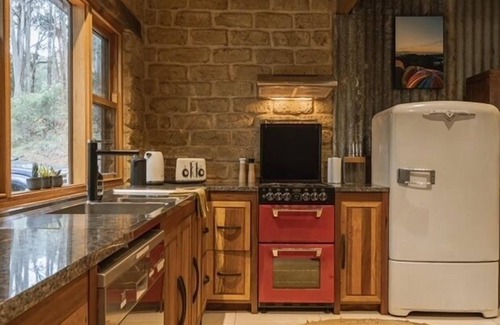 Tolmie House | Bunjil Hideaway - 'Cosy Winter Getaway - Beautiful Oasis'