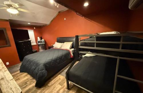 Lakehills House | Bunk House The Roost Cabins