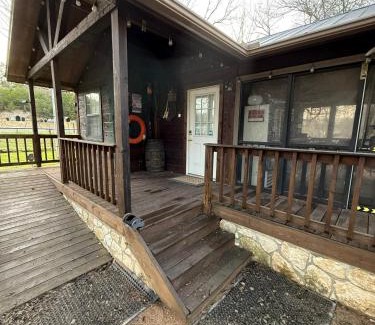 Lakehills House | Bunk House The Roost Cabins