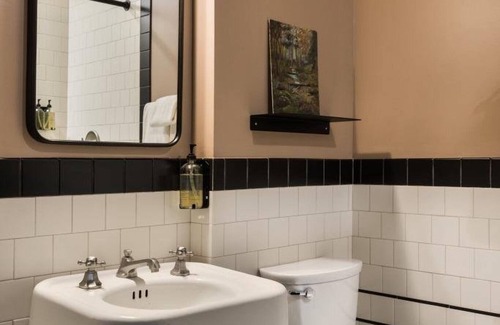 Kerns Hotel | Bunk Room in Portland Near Union Station and Museums