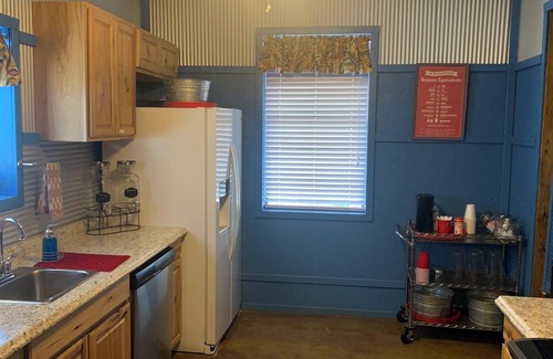 Cache Cabin | Bunkhouse Cabin The Lazy Buffalo Cache Wichita Mountains Family Reunion Kitchen