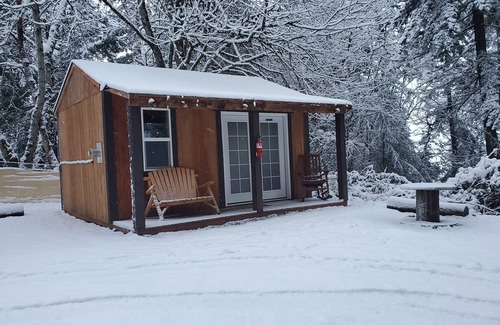 Crawfordsville Cabin | Bunkhouse Dry Cabin Farm Rustic private secure